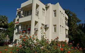 Linda Apart Hotel  3*